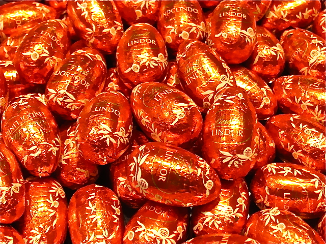 Vendita online Ovetti di Pasqua grandi Lindor rossi al latte, Lindt &  Sprüngli a €30.00 al Kg. Shop on-line maxiovette Lindor. M