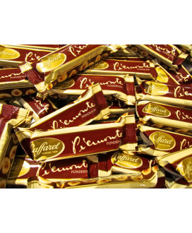 Shop online italian chocolate bars Caffarel Torino, Piedmont, dark chocolate with whole hazelnuts 33g