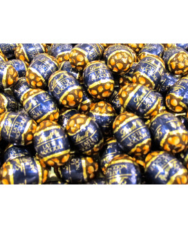 Shop online Easter Eggs Lindt milk chocolate filled with whole hazelnut. online sales Easter egg Lindor