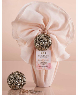 Vendita online uova di Pasqua Majani 2016 al latte confezionato con tulle.  Shop on line Uovo di Majani Bologna di cioccolato al